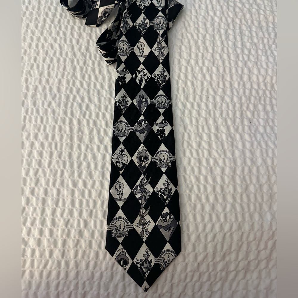 Vintage 1997 Looney Tunes "Stamp Collection" black and white character‎ necktie